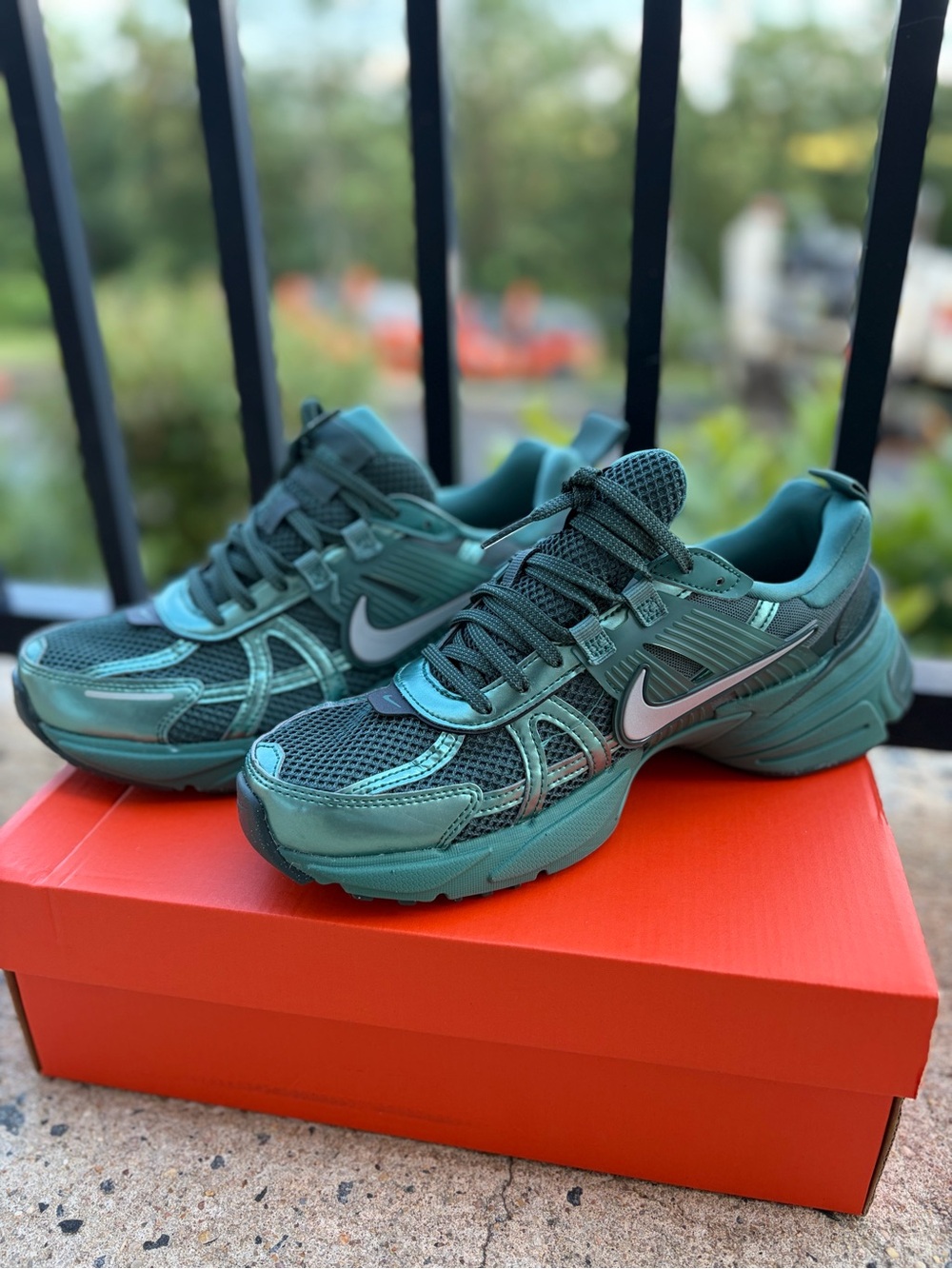 Nike V2K Running Women’s Green Mesh Training Sneakers with Silver Swoosh